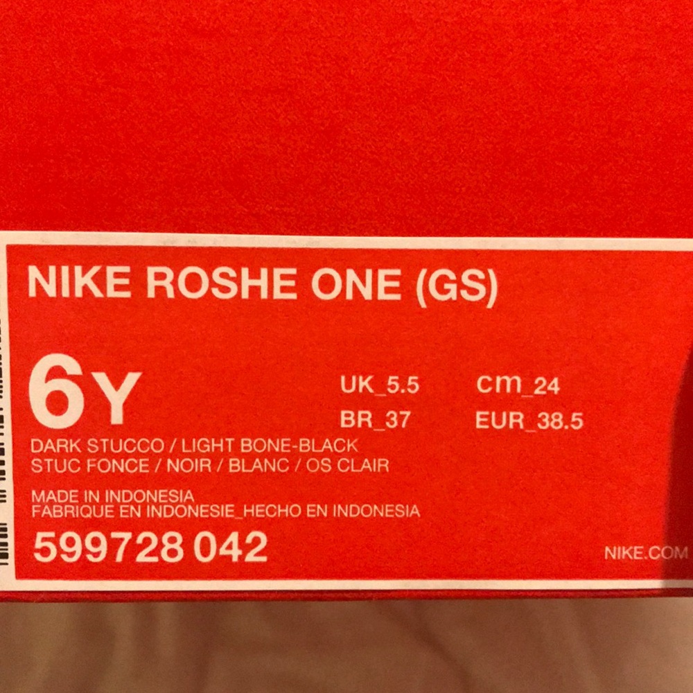 Never worn - Picture 2 of 3